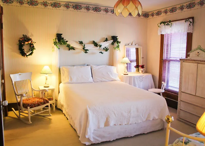 Hotel Victorian Rose Garden Algonquin
