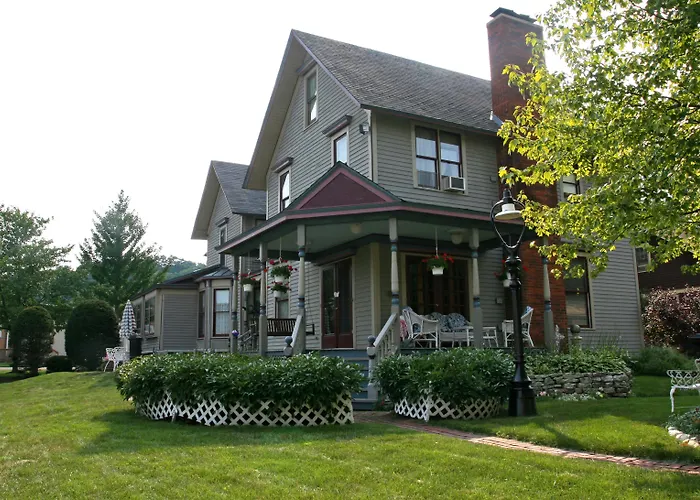 Victorian Rose Garden Hotel Algonquin