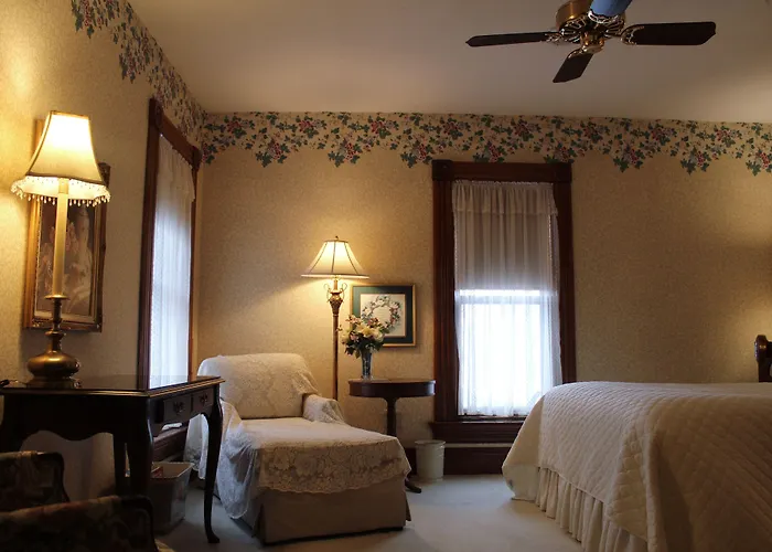Hotel Victorian Rose Garden