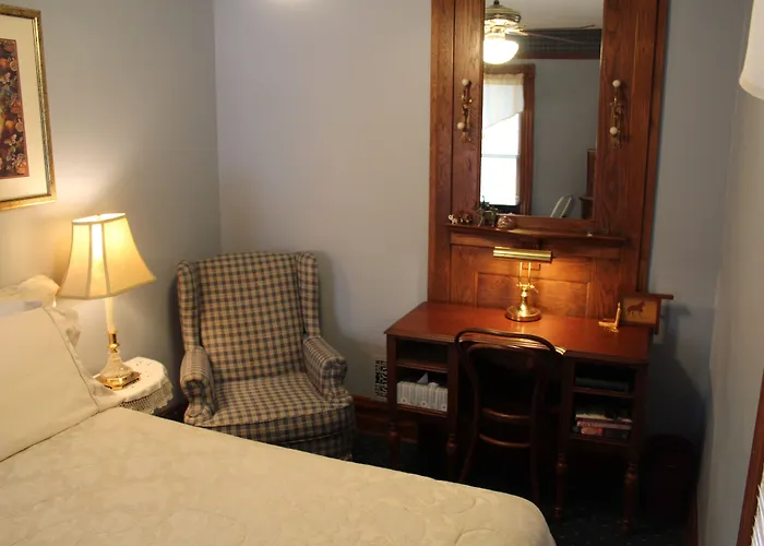 Hotel Victorian Rose Garden