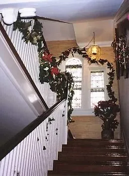 Victorian Rose Garden Hotel 3*