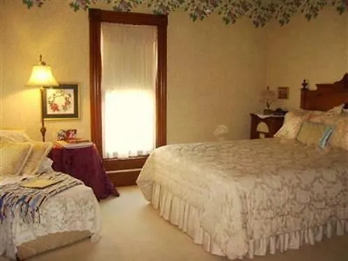 Victorian Rose Garden Hotel 3*