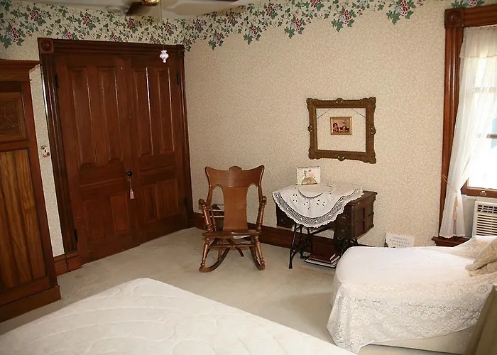 Victorian Rose Garden Hotel