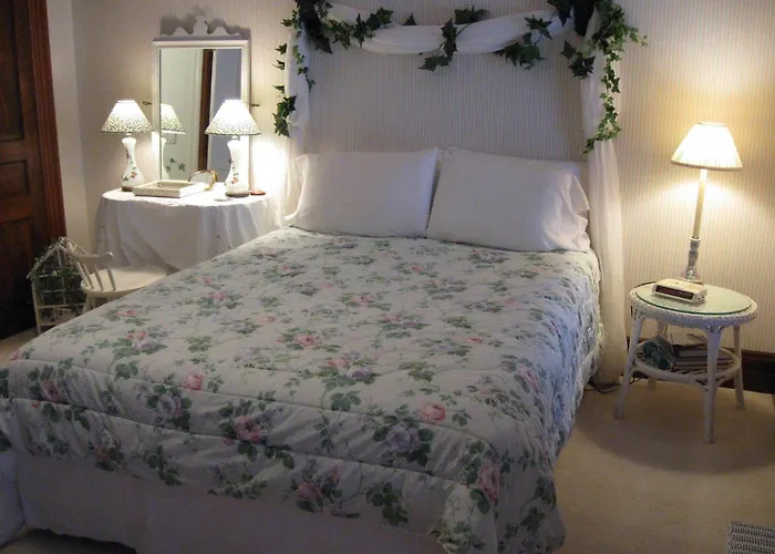 Victorian Rose Garden Hotel Algonquin