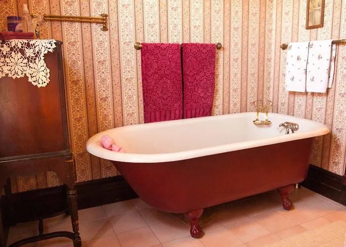 Victorian Rose Garden Hotel Algonquin