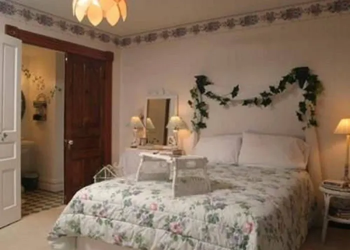 Hotel Victorian Rose Garden